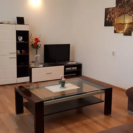Ella Apartment *